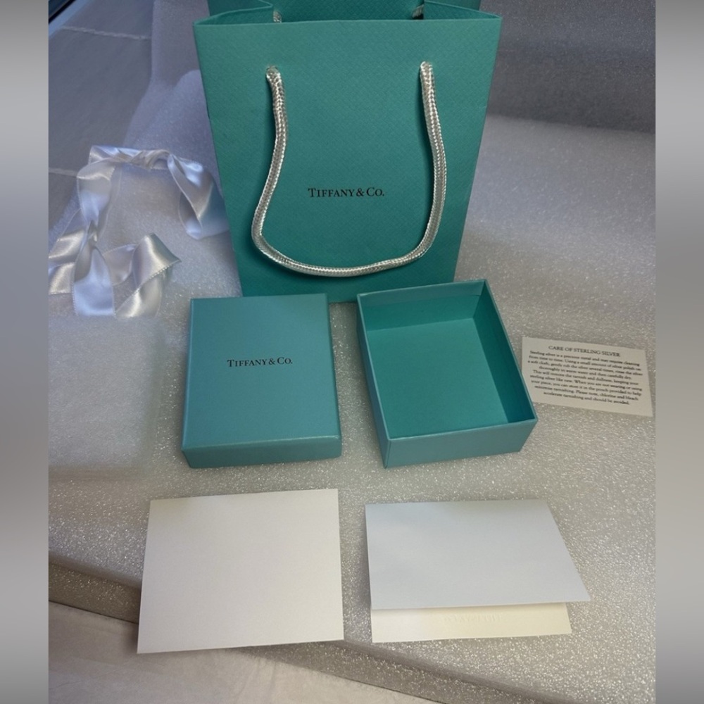 Tiffany & Co. Gift Box Set With Ribbon